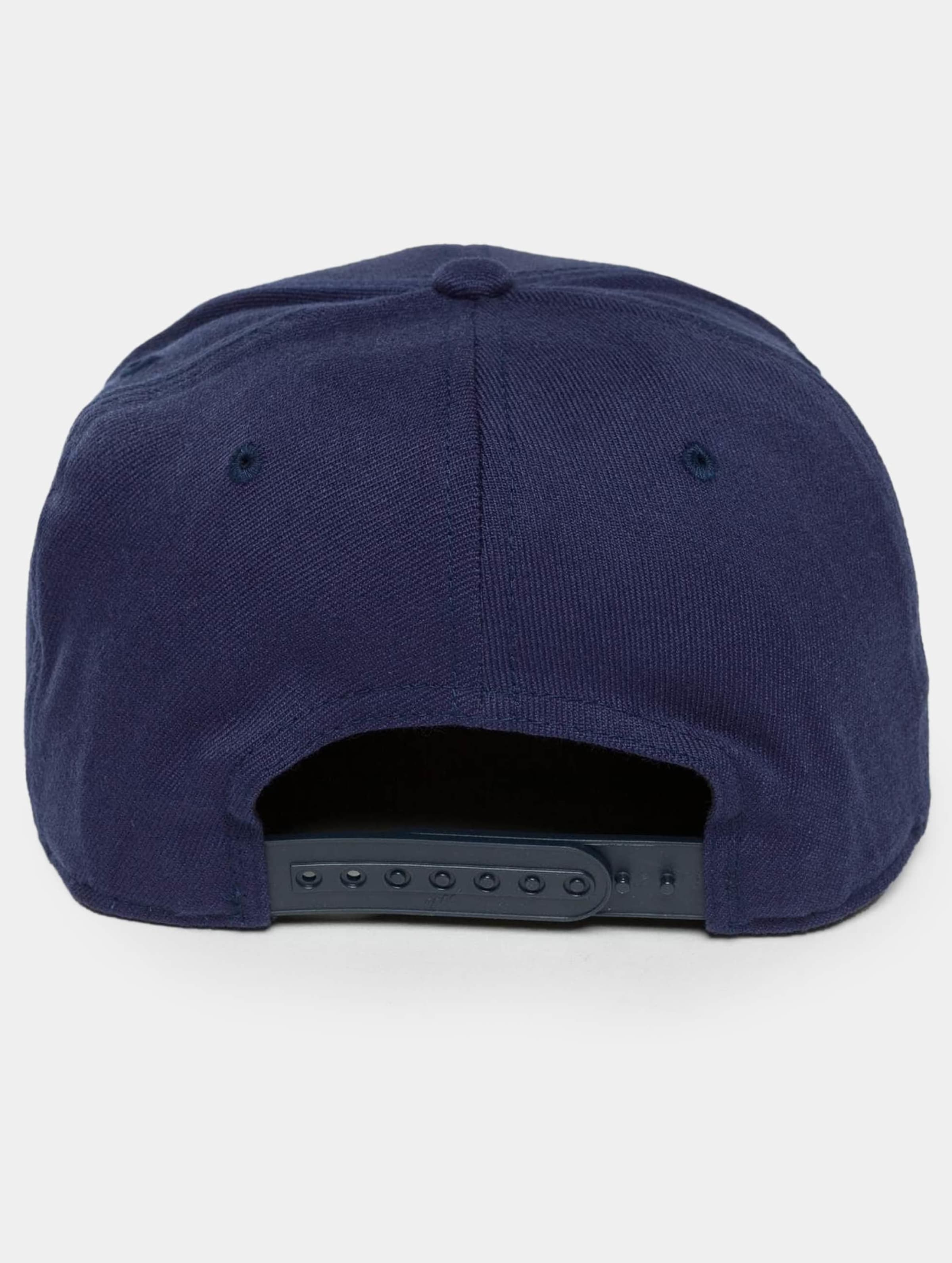 110 Fitted Snapback-308455