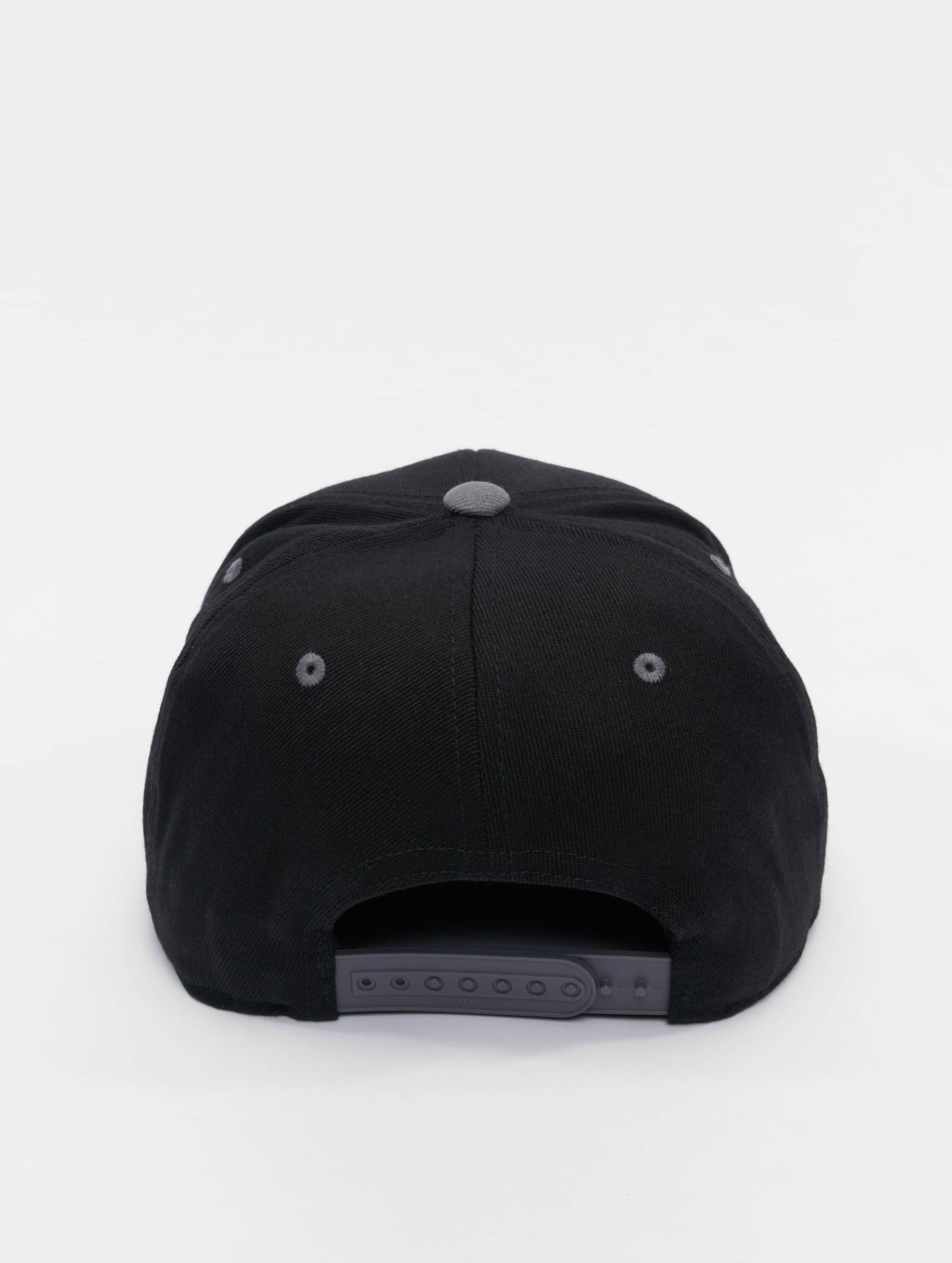 110 Fitted Snapback-308125