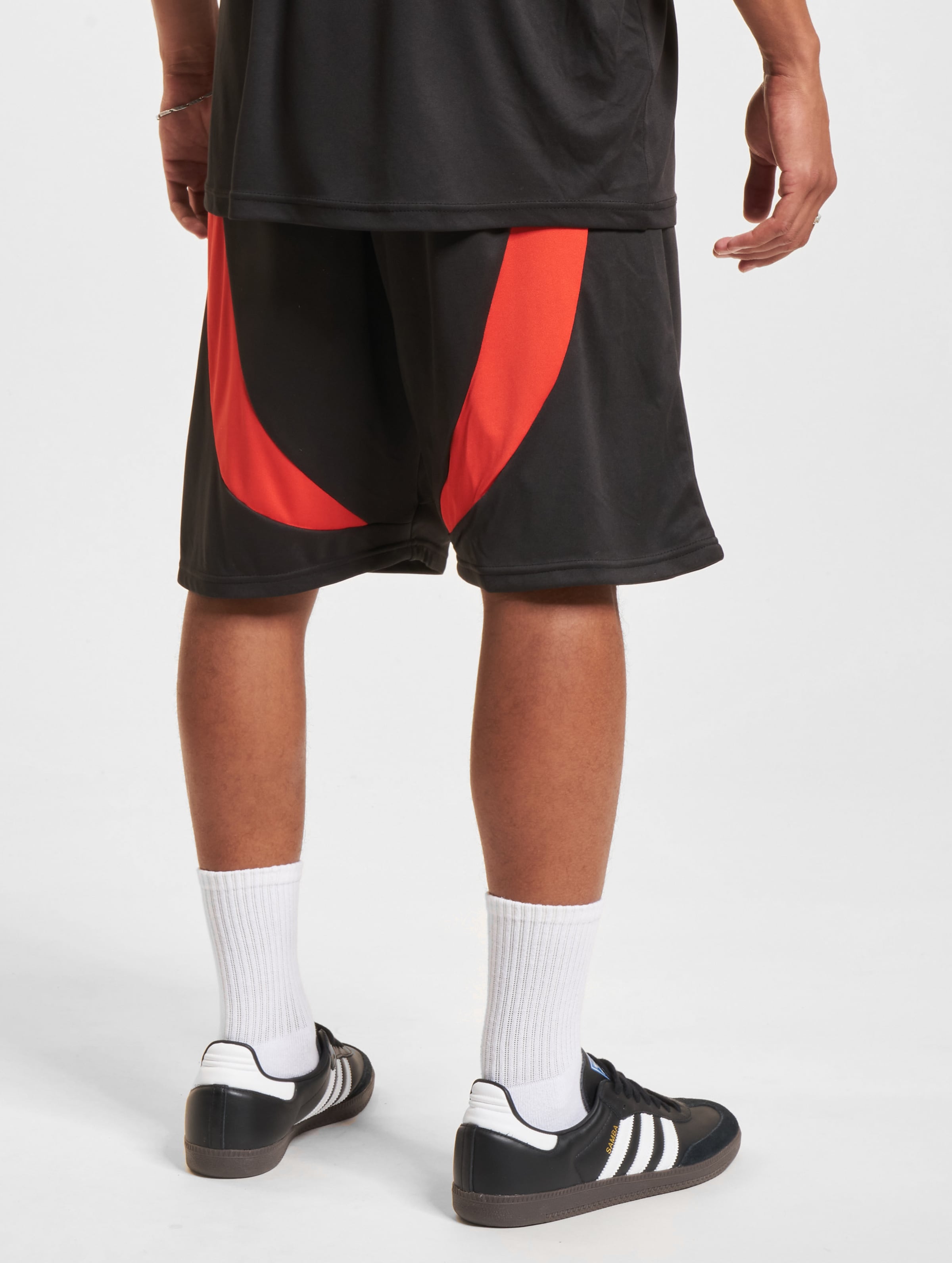 Ecko Unltd. Cuts Shorts-697018